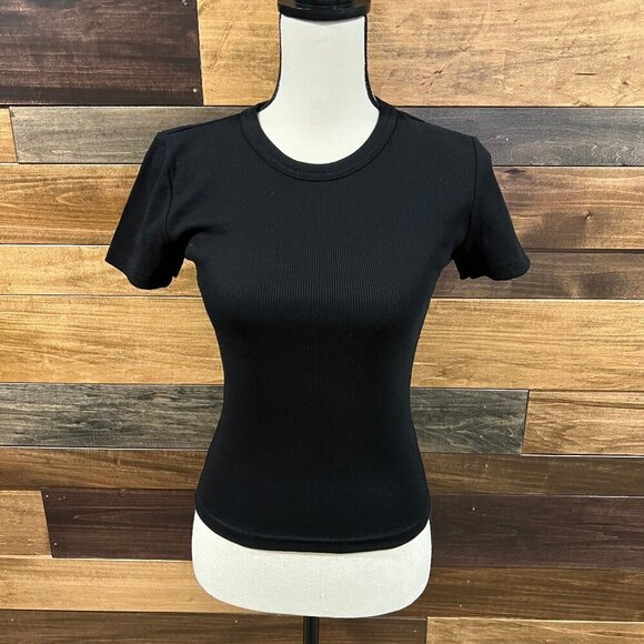 Zara Black Slim fit, short sleeved, round neck, ribbed texture, Size Medium - Picture 1 of 7